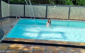 Flats quase beira mar ar piscinas até 8 pessoas caseiro